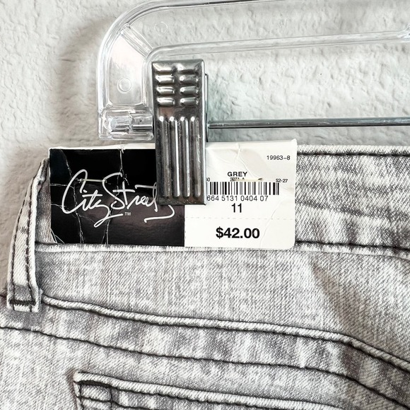 New City Streets Jeans Juniors Size 11 Low Rise Skinny Leg Gray Acid Wash Casual - Picture 5 of 7